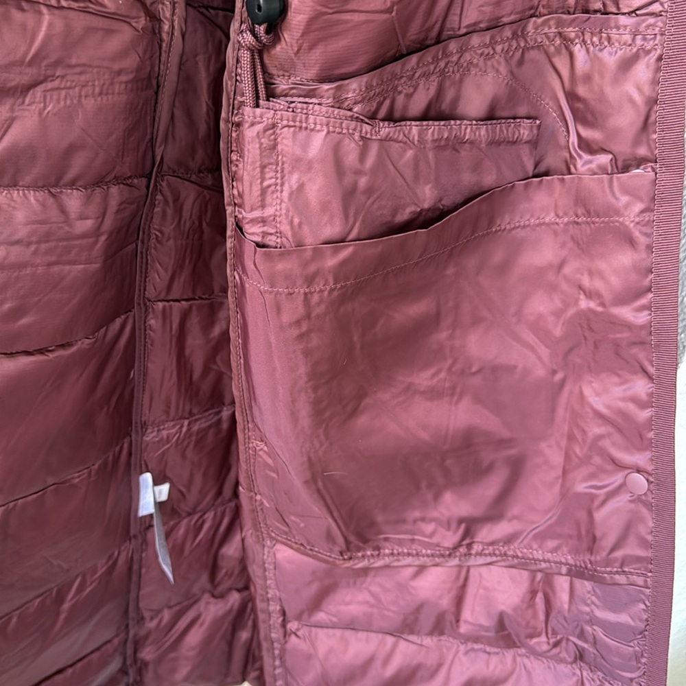 Uniqlo Women Ultra light Down Compact Coat Jacket Color Wine Size L - Picture 8 of 11